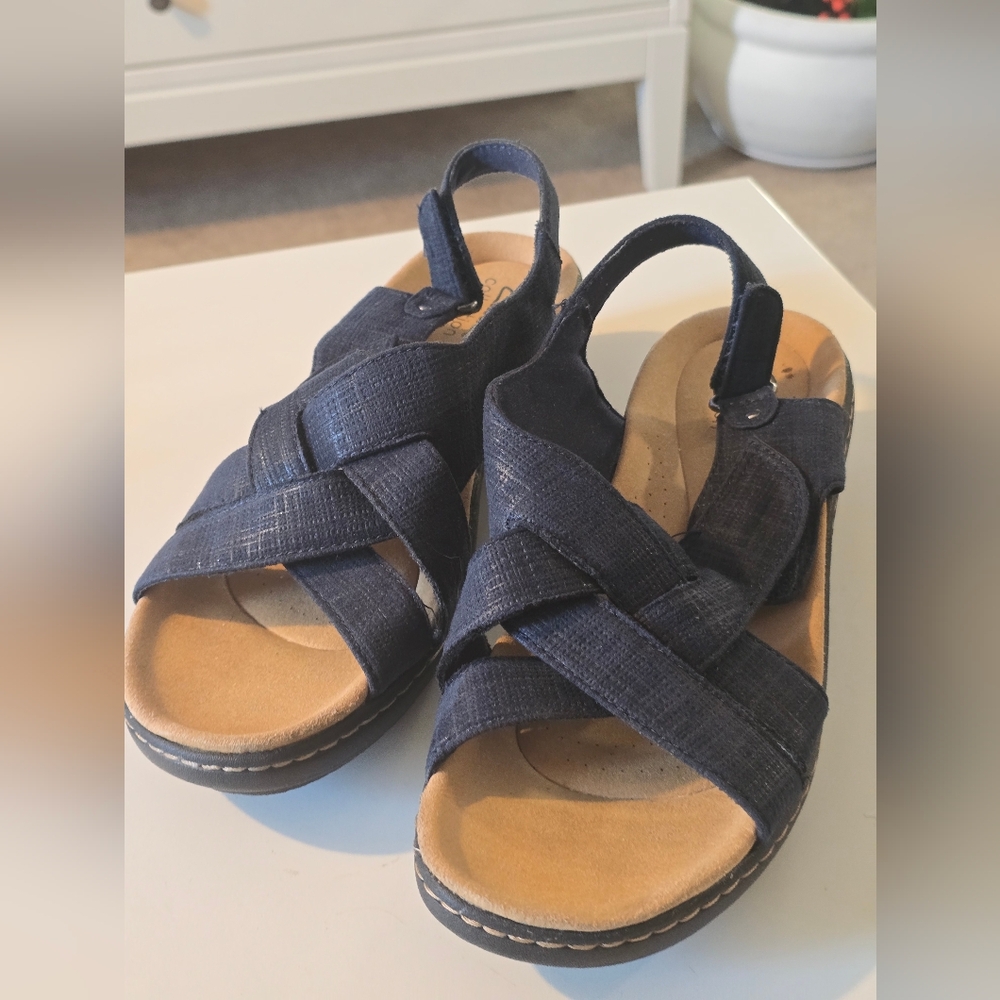 Clarks Navy Blue Strappy Sandals 9.5 Wide